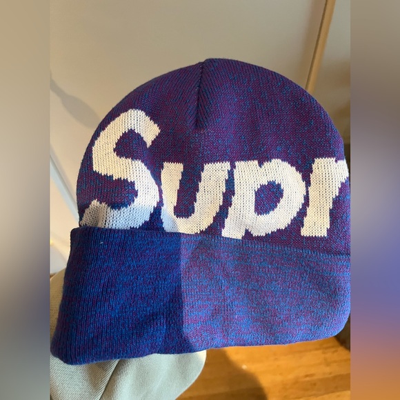 Supreme intarsia-logo beanie hat brand new with tag